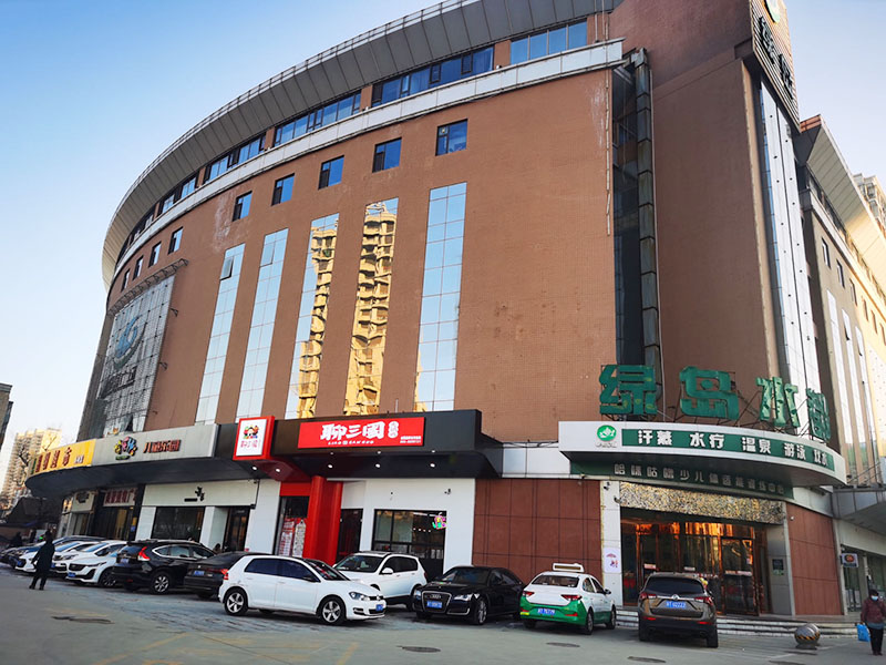 忠义餐饮旗下聊三国绿岛店